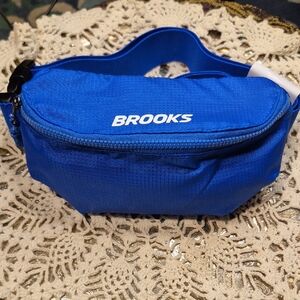 New Brooks Vibrant Blue Belt Bag